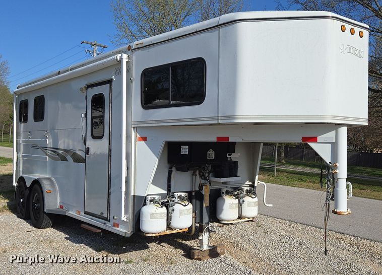 image for item EN3559 2001 Titan Trailer Mfg. Inc. horse trailer
