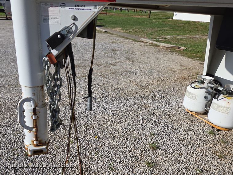 image for item EN3559 2001 Titan Trailer Mfg. Inc. horse trailer