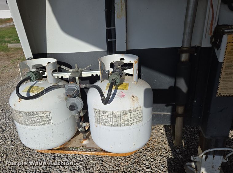 image for item EN3559 2001 Titan Trailer Mfg. Inc. horse trailer