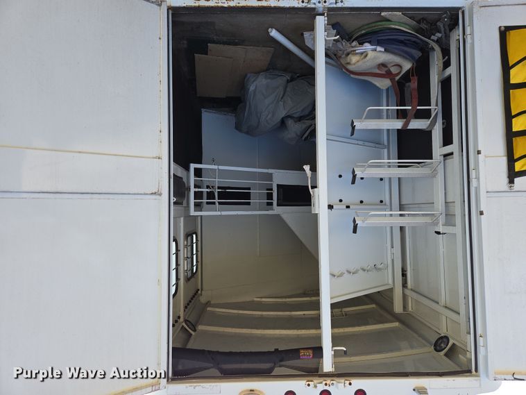 image for item EN3559 2001 Titan Trailer Mfg. Inc. horse trailer