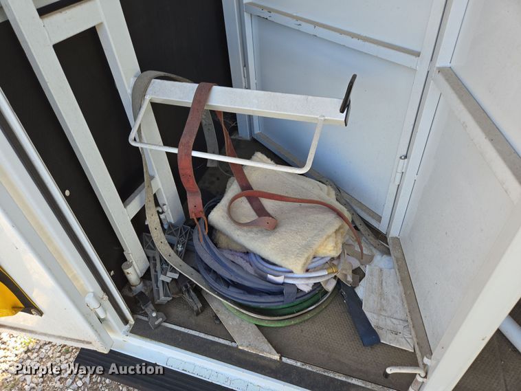 image for item EN3559 2001 Titan Trailer Mfg. Inc. horse trailer