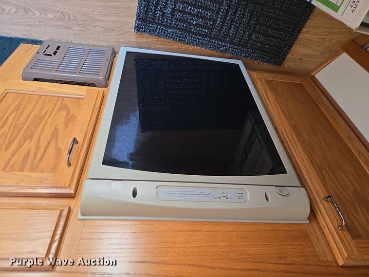 image for item EN3559 2001 Titan Trailer Mfg. Inc. horse trailer