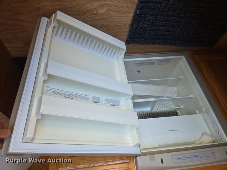 image for item EN3559 2001 Titan Trailer Mfg. Inc. horse trailer