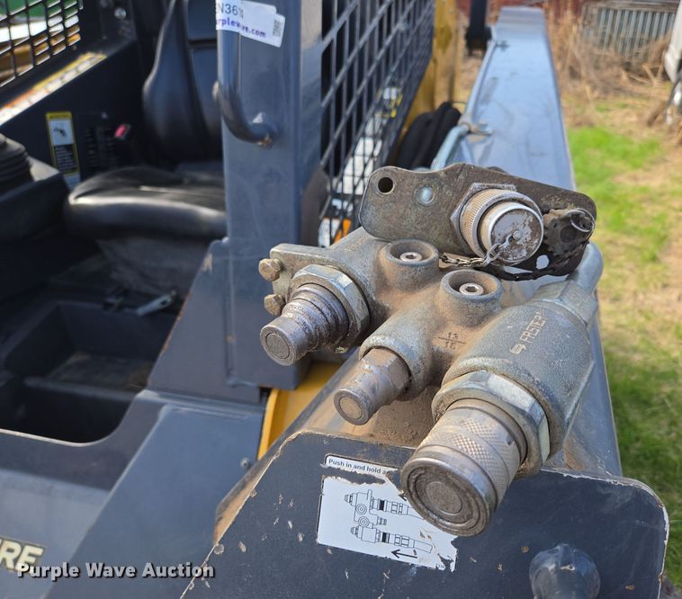 image for item EN3614 2014 John Deere 332E skid steer loader