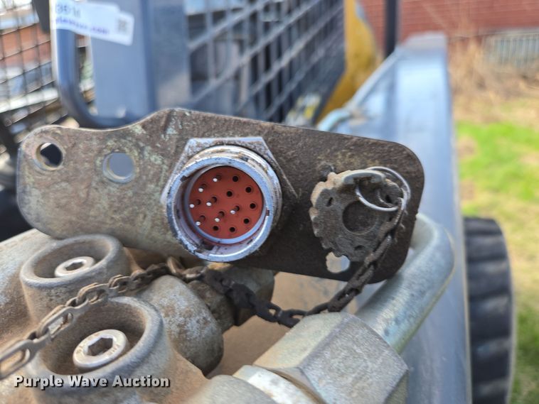 image for item EN3614 2014 John Deere 332E skid steer loader