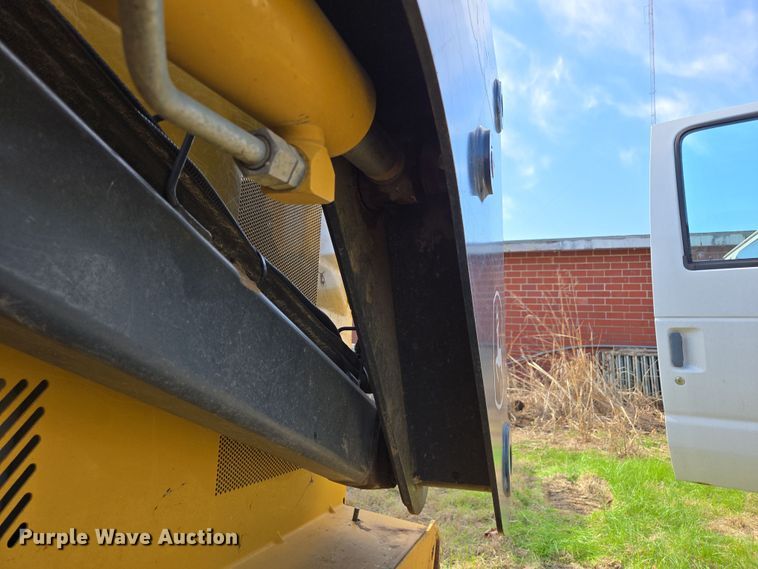 image for item EN3614 2014 John Deere 332E skid steer loader