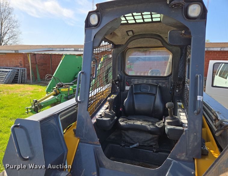 image for item EN3614 2014 John Deere 332E skid steer loader