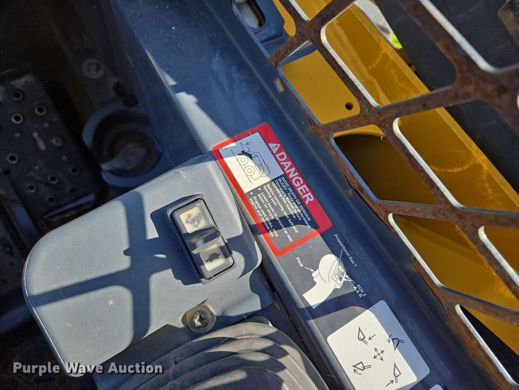 image for item EN3614 2014 John Deere 332E skid steer loader