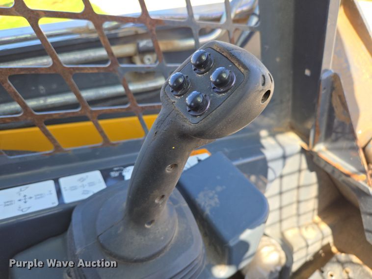 image for item EN3614 2014 John Deere 332E skid steer loader