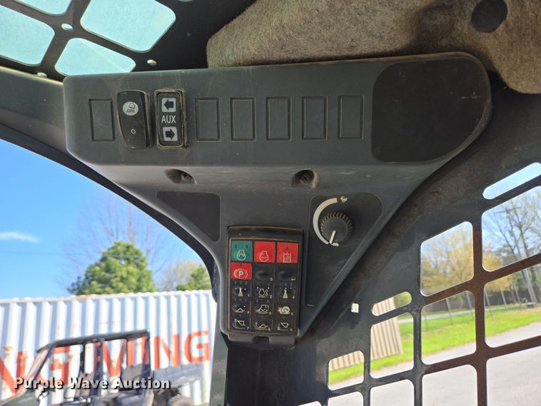 image for item EN3614 2014 John Deere 332E skid steer loader