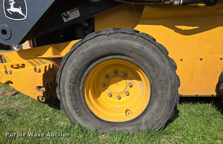 image for item EN3614 2014 John Deere 332E skid steer loader