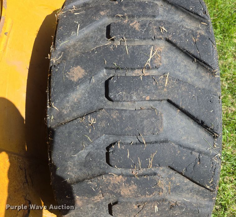 image for item EN3614 2014 John Deere 332E skid steer loader