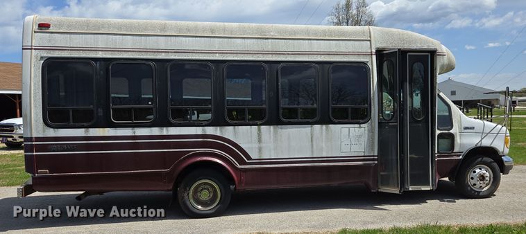 image for item EN3617 1994 Ford E350 shuttle bus