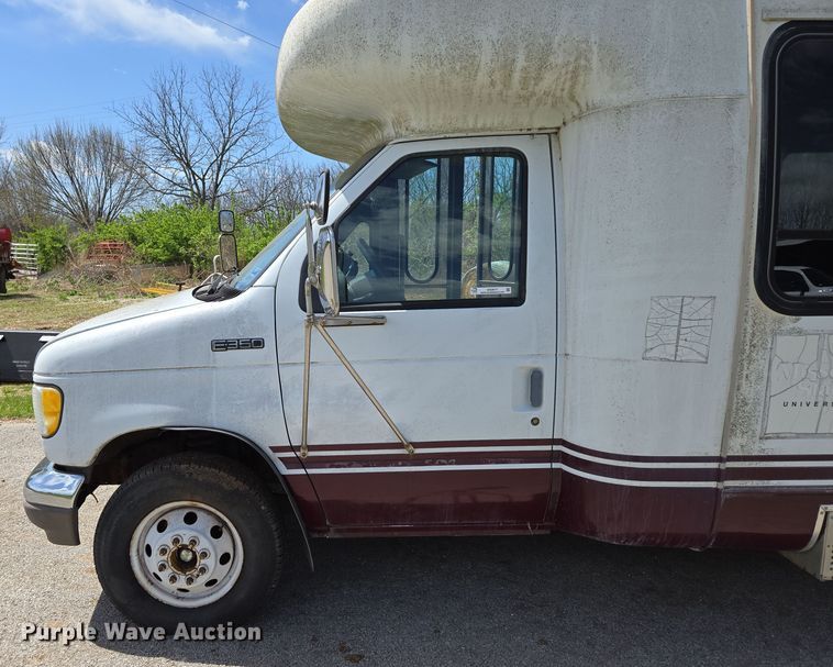 image for item EN3617 1994 Ford E350 shuttle bus