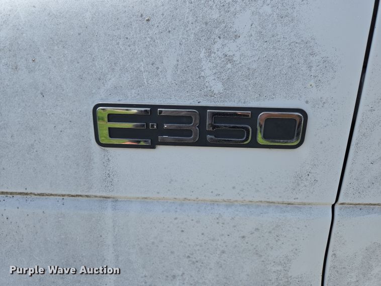 image for item EN3617 1994 Ford E350 shuttle bus