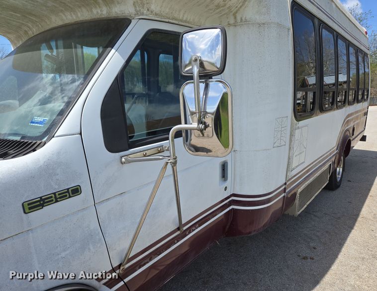 image for item EN3617 1994 Ford E350 shuttle bus