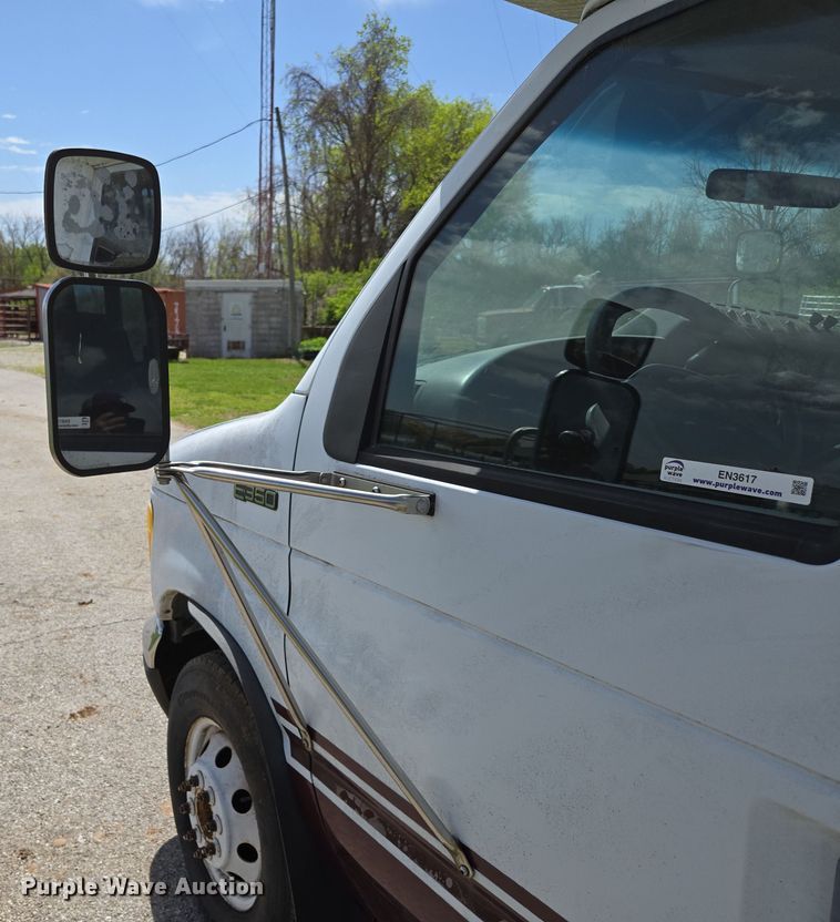 image for item EN3617 1994 Ford E350 shuttle bus