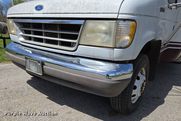 image for item EN3617 1994 Ford E350 shuttle bus