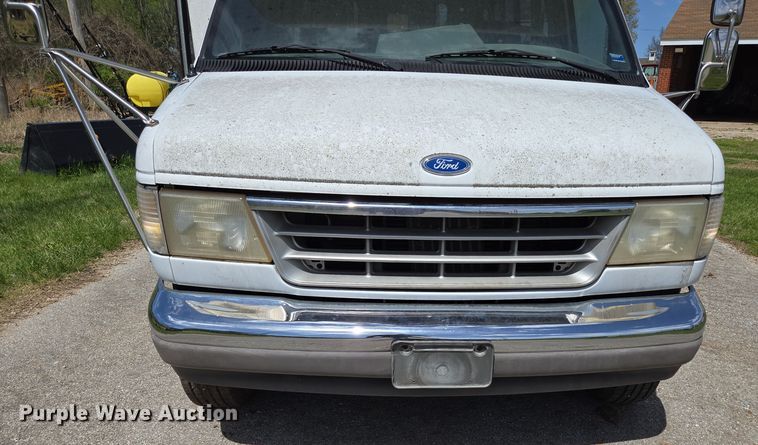 image for item EN3617 1994 Ford E350 shuttle bus