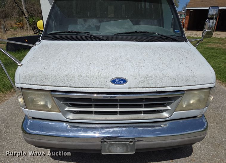image for item EN3617 1994 Ford E350 shuttle bus