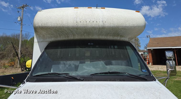 image for item EN3617 1994 Ford E350 shuttle bus