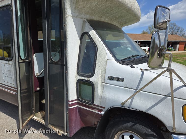 image for item EN3617 1994 Ford E350 shuttle bus