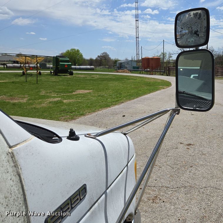 image for item EN3617 1994 Ford E350 shuttle bus