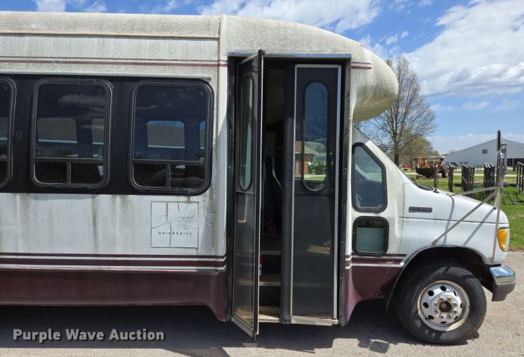 image for item EN3617 1994 Ford E350 shuttle bus