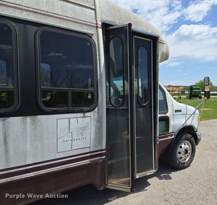 image for item EN3617 1994 Ford E350 shuttle bus