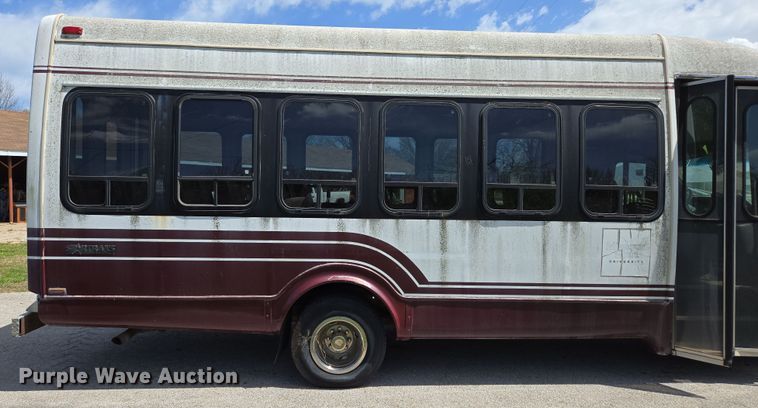 image for item EN3617 1994 Ford E350 shuttle bus