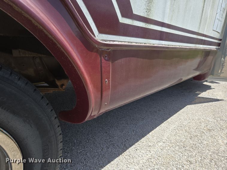 image for item EN3617 1994 Ford E350 shuttle bus