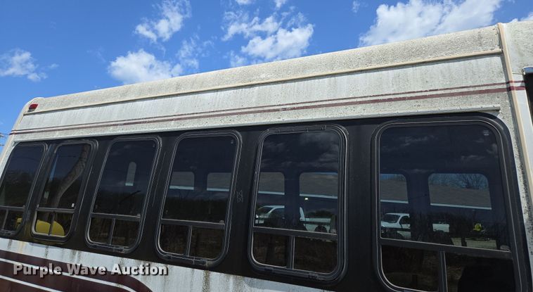 image for item EN3617 1994 Ford E350 shuttle bus