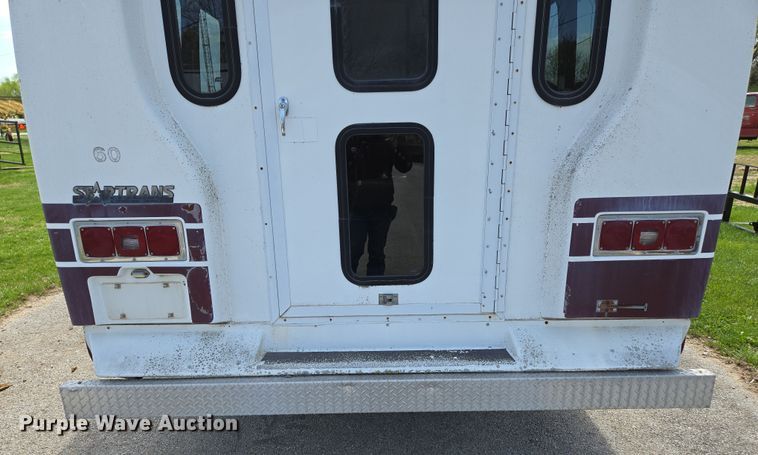 image for item EN3617 1994 Ford E350 shuttle bus