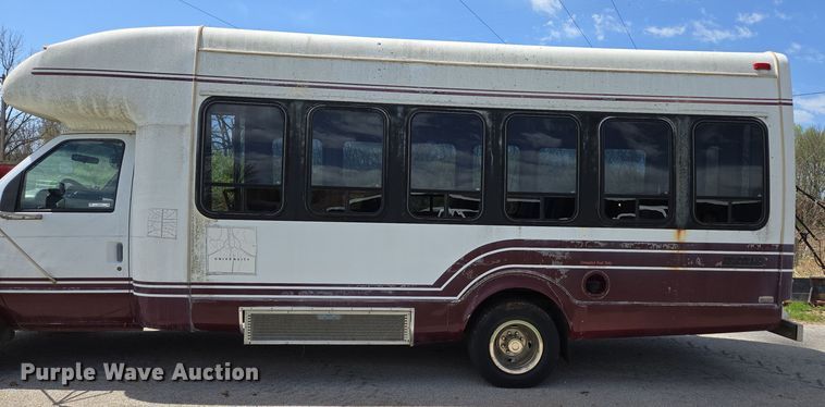 image for item EN3617 1994 Ford E350 shuttle bus