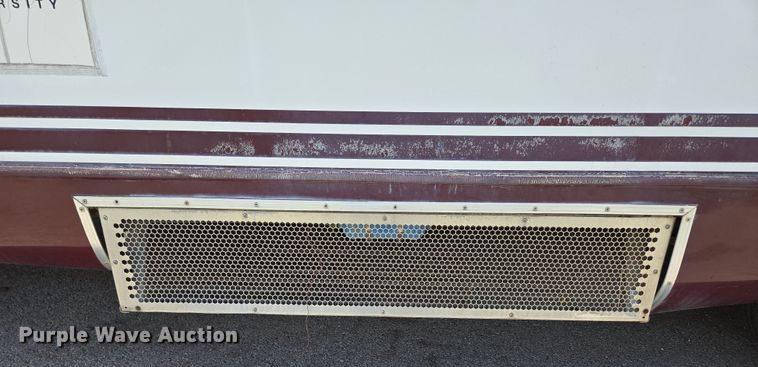 image for item EN3617 1994 Ford E350 shuttle bus