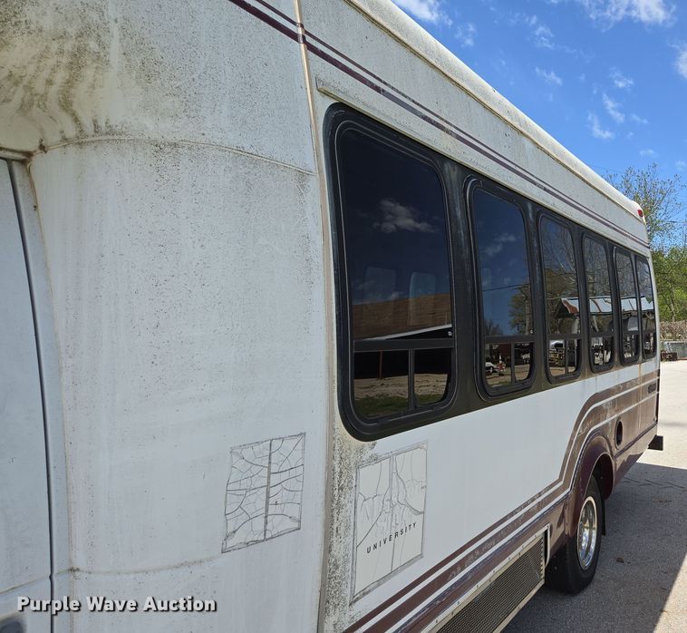 image for item EN3617 1994 Ford E350 shuttle bus