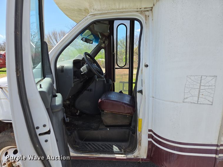 image for item EN3617 1994 Ford E350 shuttle bus