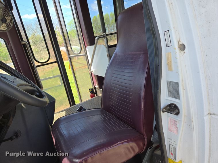 image for item EN3617 1994 Ford E350 shuttle bus