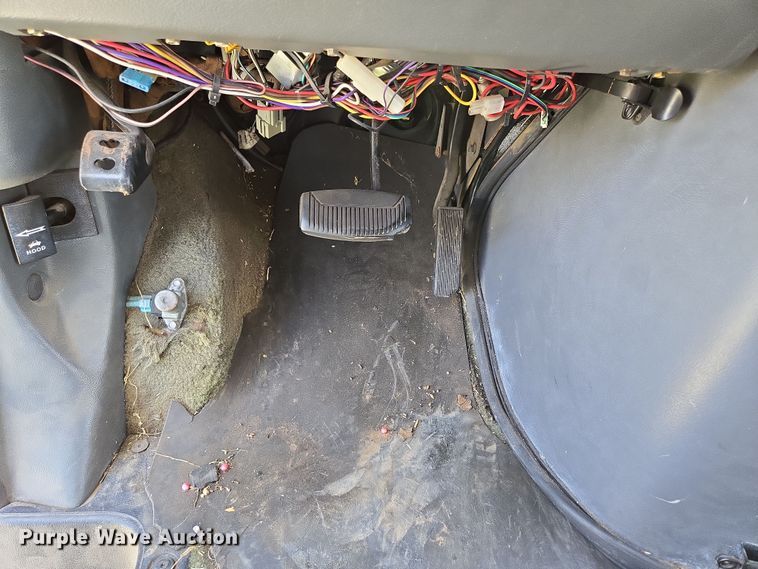 image for item EN3617 1994 Ford E350 shuttle bus