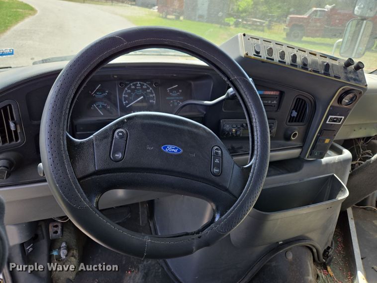 image for item EN3617 1994 Ford E350 shuttle bus