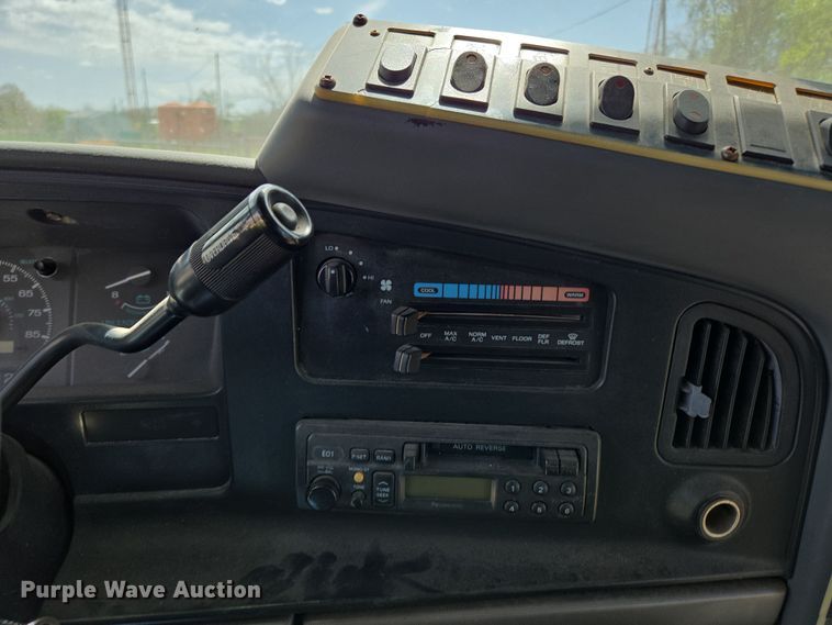 image for item EN3617 1994 Ford E350 shuttle bus