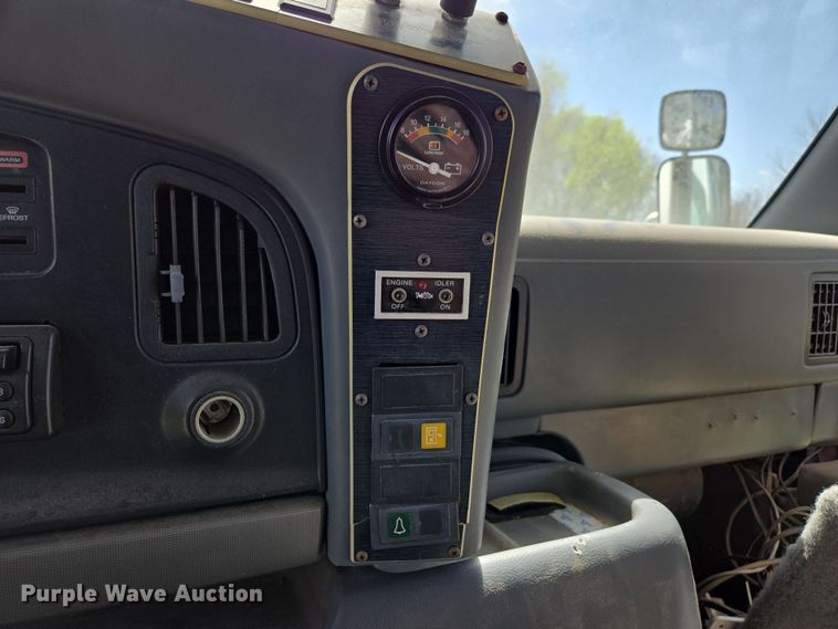 image for item EN3617 1994 Ford E350 shuttle bus