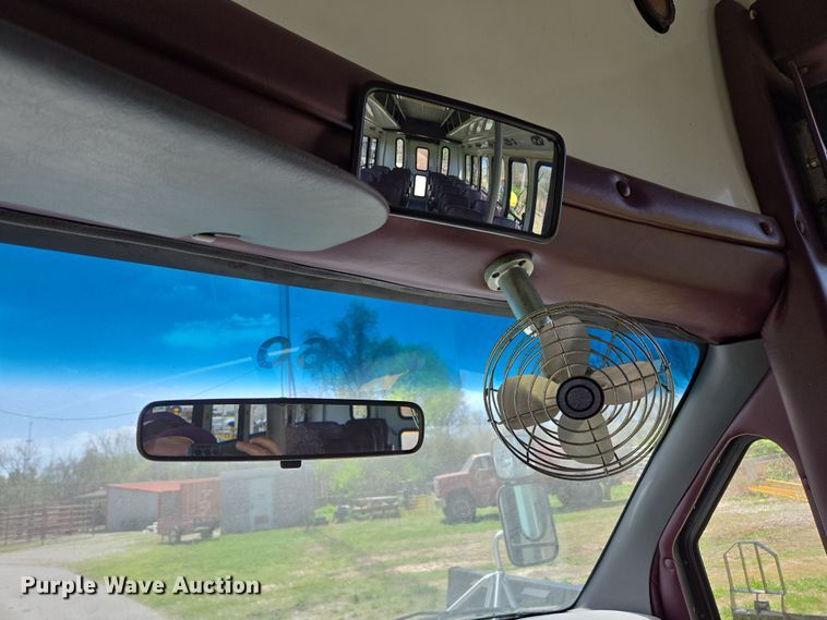 image for item EN3617 1994 Ford E350 shuttle bus