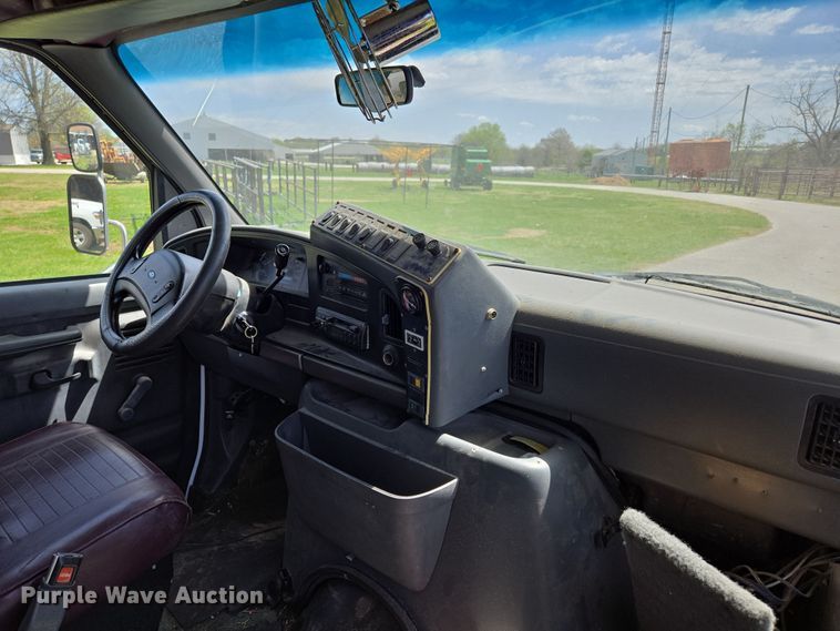 image for item EN3617 1994 Ford E350 shuttle bus