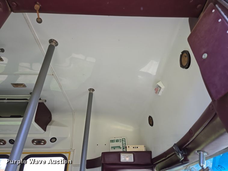 image for item EN3617 1994 Ford E350 shuttle bus