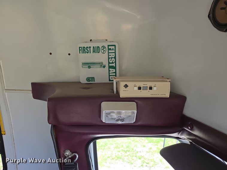 image for item EN3617 1994 Ford E350 shuttle bus