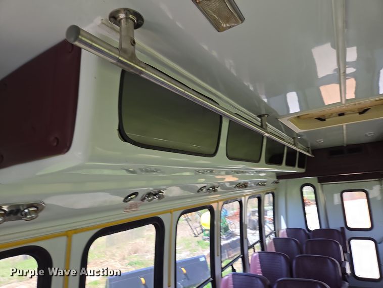image for item EN3617 1994 Ford E350 shuttle bus