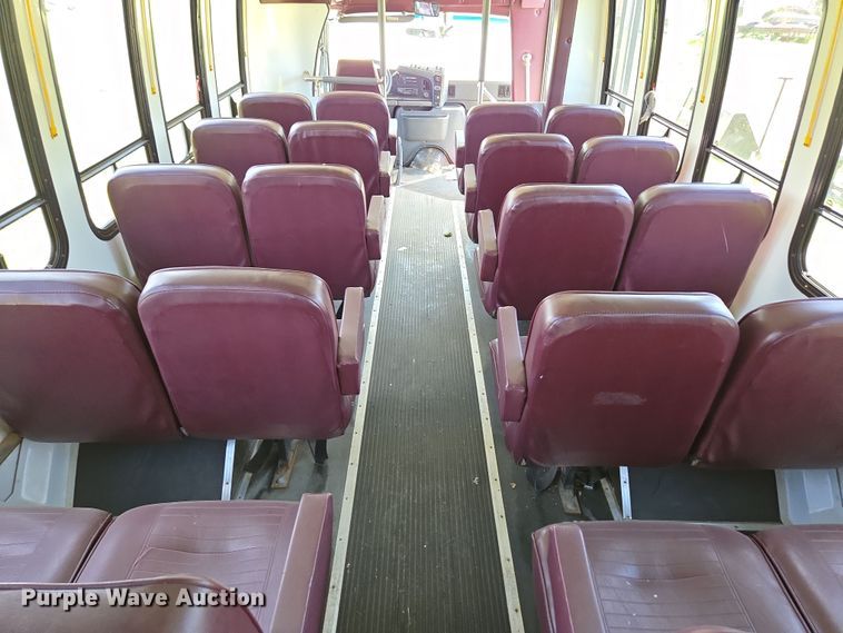 image for item EN3617 1994 Ford E350 shuttle bus