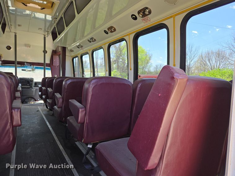 image for item EN3617 1994 Ford E350 shuttle bus