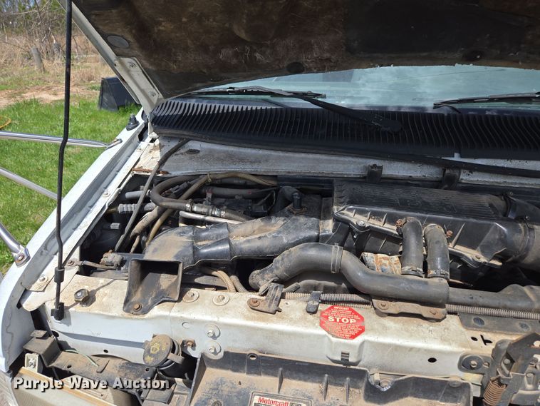 image for item EN3617 1994 Ford E350 shuttle bus